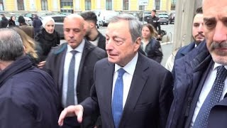 Milano Mario Draghi incontra i top manager europei «Qui per ascoltare» [upl. by Darn]