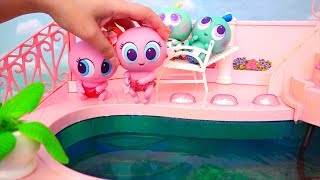 Brinquedos Bebês KsiMeritos Brincando na Piscina no Parque e no McDonald’s Brinquedonovelinhas [upl. by Pytlik444]