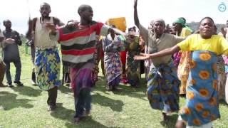 Kanyabukunga Twifatanye  Imparake Yagahinga  The Singing Wells project [upl. by Rubinstein647]