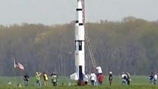 STEVE EVES SATURN V MODEL ROCKET RECORD FLIGHT VIDEO Roy Dawson [upl. by Ykcaj550]