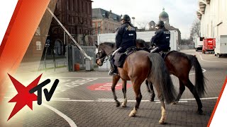 Reiterstaffel der Polizei Hamburg Unterwegs beim Derby St Pauli vs HSV  die Reportage  stern TV [upl. by Irah655]