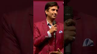 Audience sings Koi deewana kehta hai koi pagal samajhta hai Kumar Vishwas jashnerekhta [upl. by Stearns]