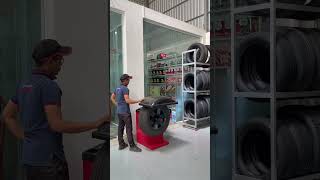 ប្តូរសំបកកង់ 🛞 Bridgestone 26565R17 [upl. by Dicks]