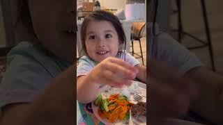 Siena explicando las comidas 🤣❤️😍 multiculturalfamily family multicultural [upl. by Adnema]