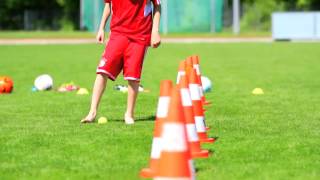 Clever Soccer Tricks for Kids  WITH FC BAYERN MUNICH COACH TRAILER [upl. by Shepard77]