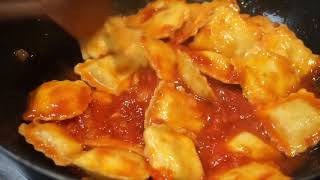 Raviolis con salsa de tomate Golosissimo [upl. by Eirtemed]