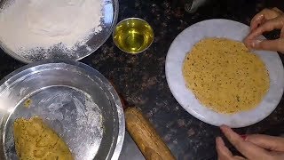 मार्केट जैसे खाखरे बनाये घर पर  Gujarati Masala Khakhra Recipe [upl. by Scopp]