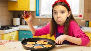 👧🏻 MARA sa FRIPT la MÂNĂ în timp ce Făcea CLĂTITE 🥞 REȚETA Preferată a FAMILIEI de PAȘTE 😻 [upl. by Ytisahcal]