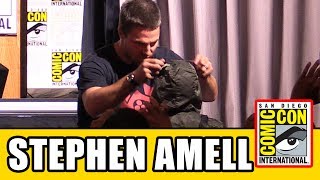 Stephen Amell Gives His Arrow Necklace to Young Cancer Fighter at Arrow Comic Con Panel [upl. by Paddy]