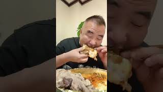 大美新疆 ，表哥盤牛窩骨，太棒了 mukbang [upl. by Aselehc]