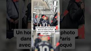 Un homme pris en photo dans le métro avec un maillot floqué « anti juif » une enquête ouverte [upl. by Nahtannoj]