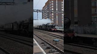 7029 Clun Castle amp 5043 Earl of Mount Edgcumbe passing Swindon steamtrain swindonstation [upl. by Eeraj816]