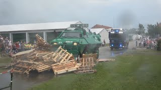 Wasserwerfer Sonderwagen BFE Vorführung Bereitschafspolizei Leipzig gegen Hooligans [upl. by Ahsratan]