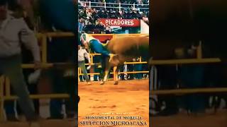 ¡¡DESENFRIOL VS POLLITO DE CUTO SELECCIÓN MICHOACANA EN LA MONUMENTAL DE MORELIA viral parati [upl. by Dunton]