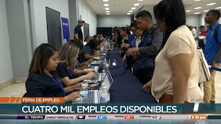 Cientos de personas acuden a feria de empleo en Atlapa [upl. by Yetac296]