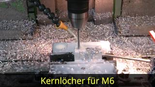 Programmiert Gewinde schneiden auf der CNC Fräsmaschine Deckel FP3 mit Dialog 4 Steuerung [upl. by Aivatnohs]