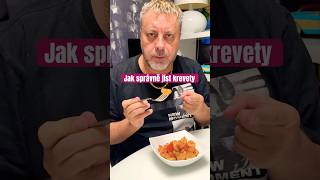 Jak správně jíst krevety – umíš to 🦐 shorts [upl. by Saundra362]