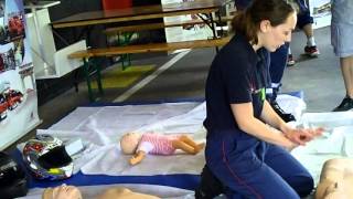 Exercice de massage cardiaque chez les pompiers dAulnaysousBois [upl. by Thelma609]