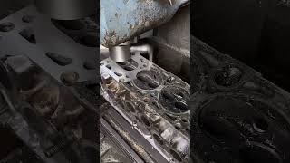 Rebuilding the cylinder head of a fourcylinder transformation [upl. by Zetnas136]