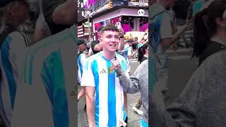 Banderazo argentino en Nueva York La sorpresa de un policía local ¿Qué hacen [upl. by Aerdnaeel]