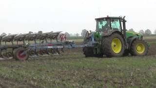 Pflügen u Aussaat 2015 mit John Deere 8330 u Fendt Vario 820 [upl. by Cummins541]