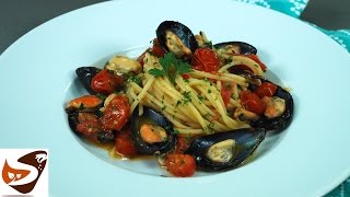 Spaghetti con le cozze ricetta velocissima e buonissima – Primi di pesce [upl. by Aidekal]