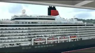 Cunard Queen Elizabeth salutes the Coral Princess in the Panama Canal [upl. by Mairim]