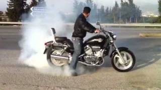 Honda Magna VF750C burn out iskenderun [upl. by Howlond]