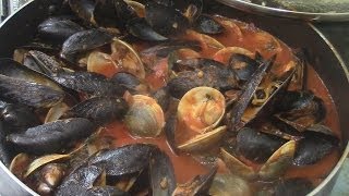 Mejillones y almejas en salsa roja [upl. by Muffin]