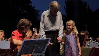 Graeme Allwright chante quotPetit Garçonquot avec ses petits enfants Eliot et Gaya [upl. by Lekcim279]