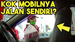 MOBIL JALAN SENDIRI PRANK  DRIVE THRU INVISIBLE DRIVER PRANK [upl. by Feola]