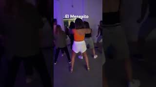 El meneaito medivierte baile zumba gym despedidadeaño elmeneaito [upl. by Dranyam146]