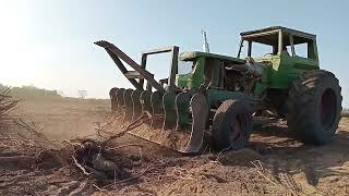 Cómo se limpia un desmonte con un Tractor [upl. by Aicena]