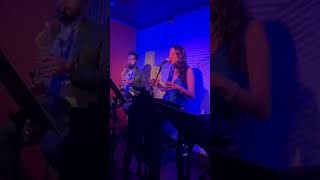 Goodbye pork pie hat en Stage Club cover music singer saxophone [upl. by Landmeier609]