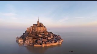 Grandes Marées  le MontSaintMichel redevient une île [upl. by Nidya]