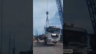 bongkar muatan dipelabuhan menggunakan crane kapaldan muatan barang head truk hadichannel77 [upl. by Soulier]