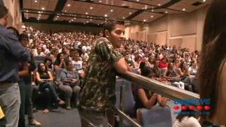 Tiago Leifert participa de palestra na Uninove [upl. by Washko]