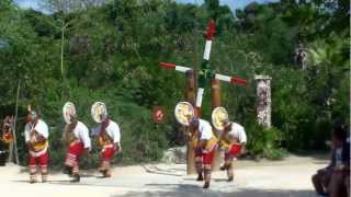 Voladores de Papantla en Xcaret [upl. by Nosna424]