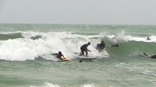 Palavas  les surfeurs de Méditerranée se croient sur les vagues de lAtlantique [upl. by Angie430]