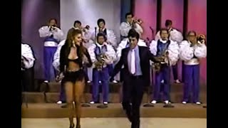 RESORTES BAILA MAMBO CON LA ORQUESTA DE PÉREZ PRADO Y ELIZABETH DE LUNA Y PLATICA ANÉCDOTAS [upl. by Weigle]