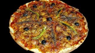 Pizza de bonito anchoa y guindilla Recetas de pizza [upl. by Rumery]