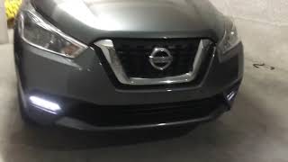 Nissan Kicks troca do kit farol de milha por milha Day Light [upl. by Karena]