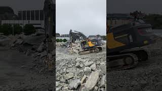 Broken down Main Hydraulic Pump  Volvo EC300EL  Out Of Reach  Excavator Delivery [upl. by Alhak]