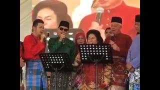 Seronok Dato Seri Najib amp Datin Seri Rosmah karaoke nyanyi lagu anak kampung dengan Izzue Islam [upl. by Anytsirhc163]