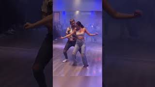 Sus huellas Bachata Groove Musicality  Daniel y Tom Bachata [upl. by Olav481]