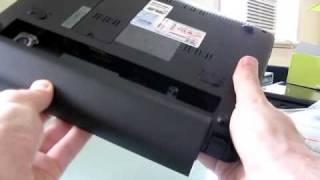 Asus Eee PC 1005HA unboxing [upl. by Wolgast261]