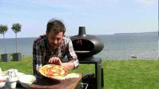 Gorm Wisweh bager pizza i Morsø Forno [upl. by Cardon986]