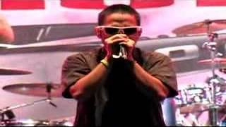 Bondan Prakoso amp Fade2Black  beatbox VS bass LIVEori [upl. by Lyns865]