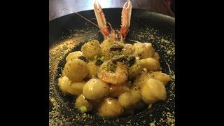 gnocchetti gamberi scampi e pistacchi come preparare gli gnocchi con videoricetteinsieme [upl. by Ecirtap483]