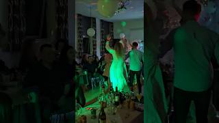 Así 👉Bailan los Daneses Fiesta En Casa💃dinamarca fiesta music shorts viralvideo [upl. by Gen]